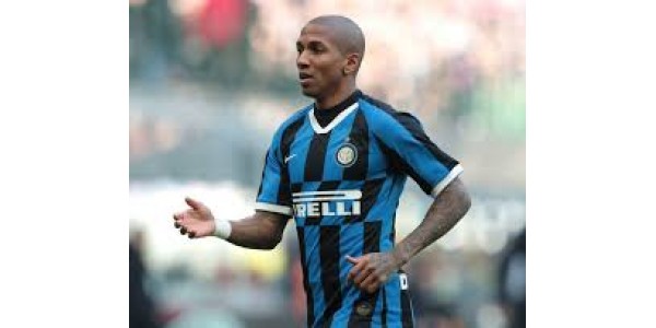 Ashley Young wil bij Inter blijven